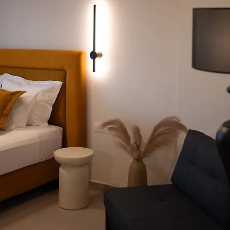 Ottelia Luxury